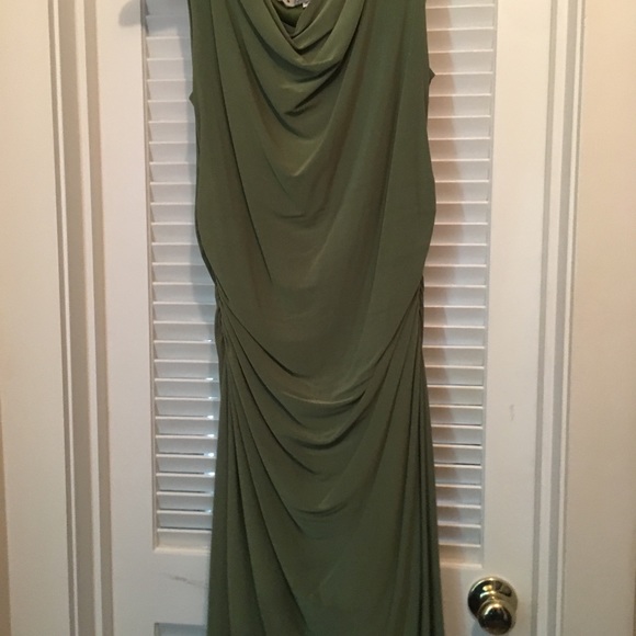 green emerald velvet dress Buy Evan Picone Women's Matte Elbow Sleeve Dress, Green, 10 at Amazon.in main image 1